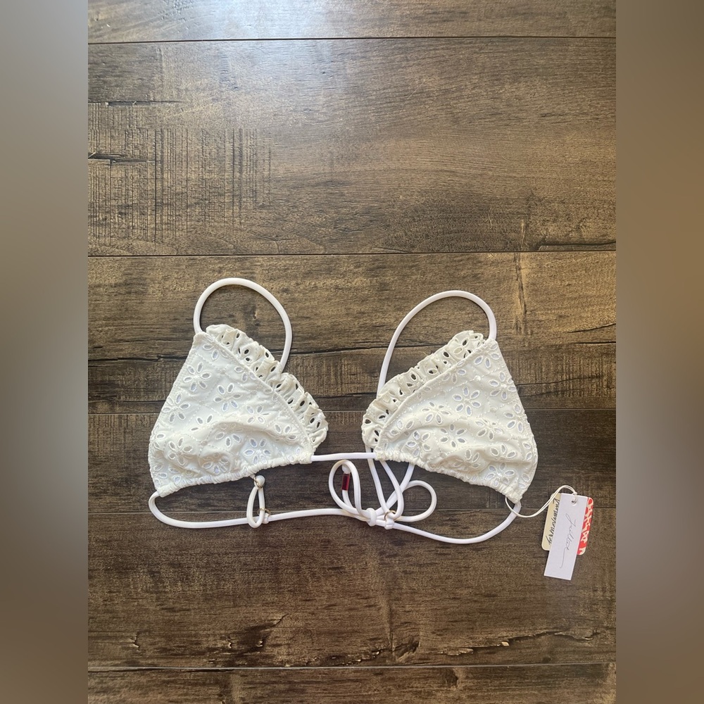 NWT Juillet Kennie Broderie Anglaise Bikini Top Swimwear size Large L white lace